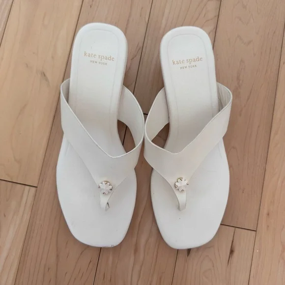 Kate Spade New York Spade Flower Kitten Heel Sandals - Ivory - Size 6B - Picture 1 of 6